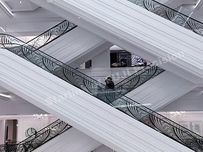 Escalera mecánica al aire libre