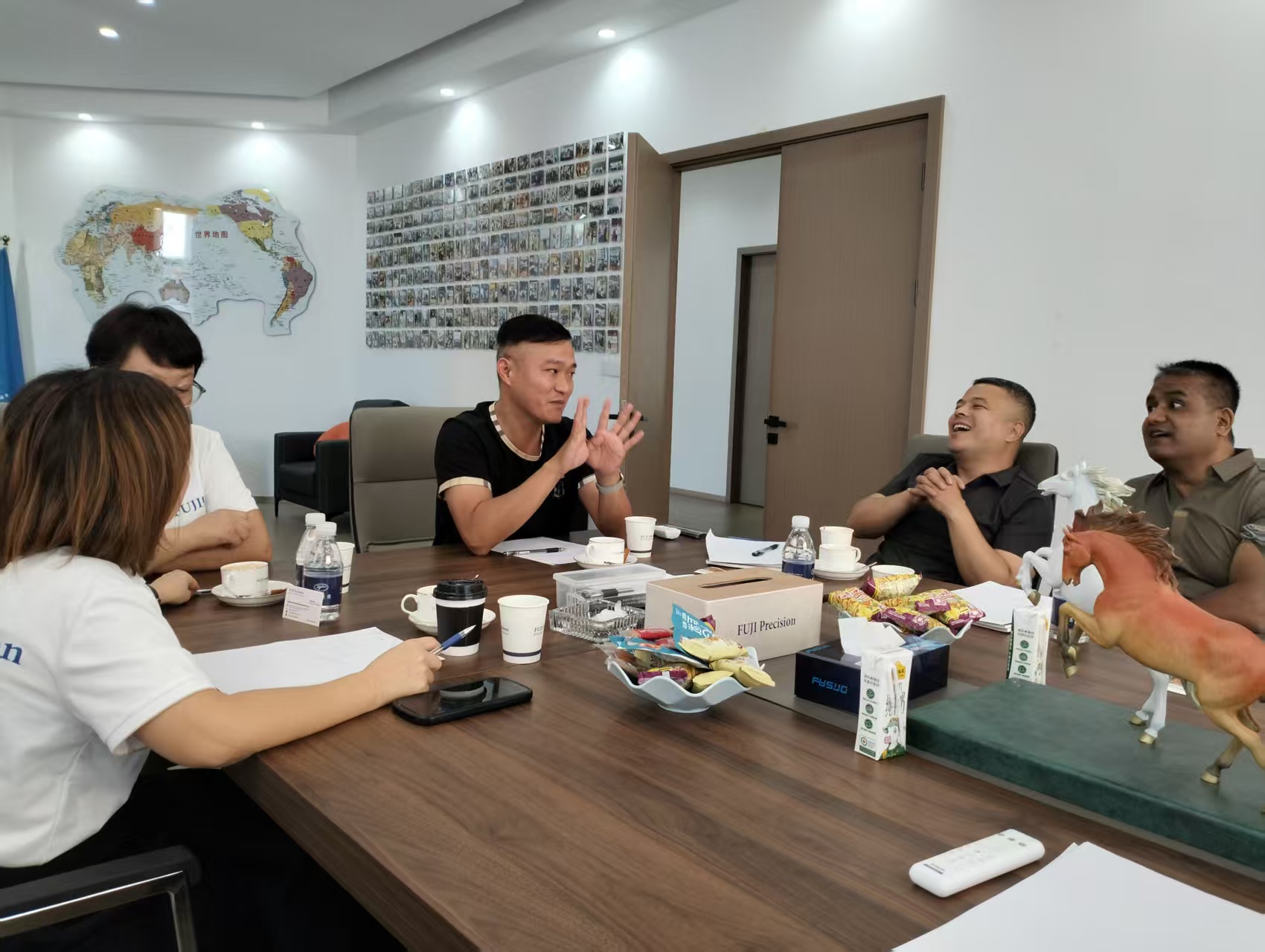 Socios del Sudeste Asiático visitan FUJI Precision | Dentro de una fábrica líder de ascensores en China